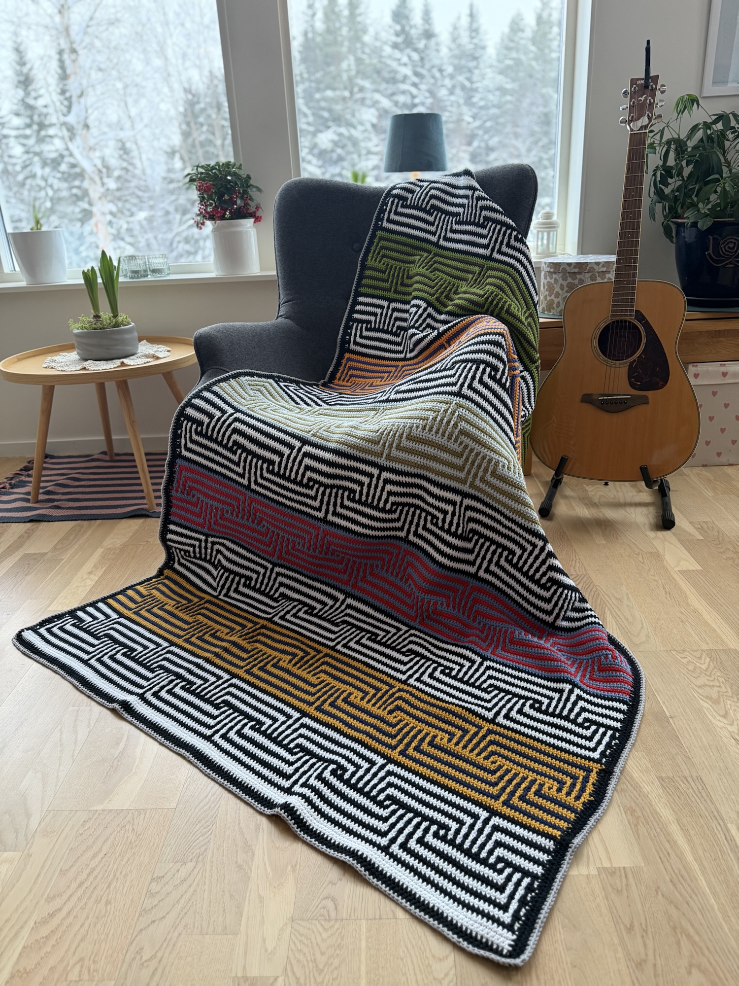 The “Devil´s Dance Floor” Mosaic Crochet Blanket – FREE PATTERN